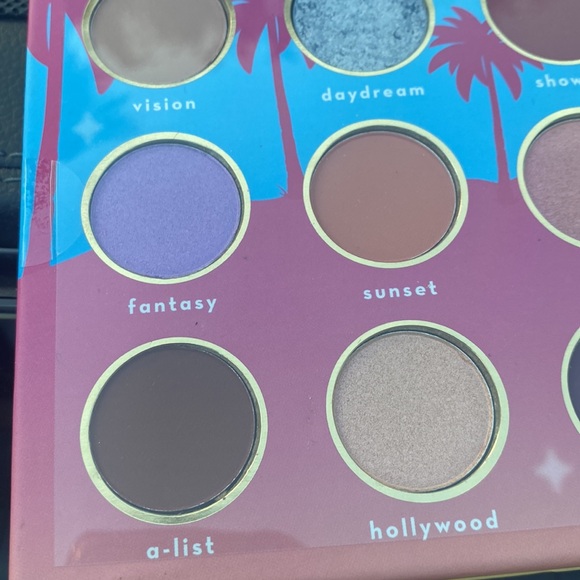 CRÈME HOLLYWOOD DREAM CITY EYESHADOW PALETTE. BEAUTIFUL COLORS WITH FUN NAMES - Picture 9 of 9